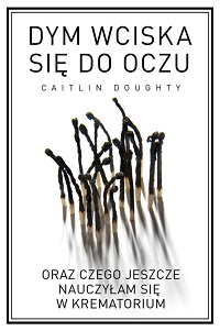 Caitlin Doughty &lsaquo;Dym wciska się do oczu&rsaquo;